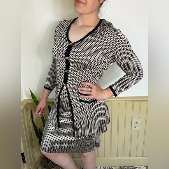 St. John Jackets & Blazers - St. John Collection Vintage Jacket Skirt Suit Black Tan Zip & Claps Women’s Sz M